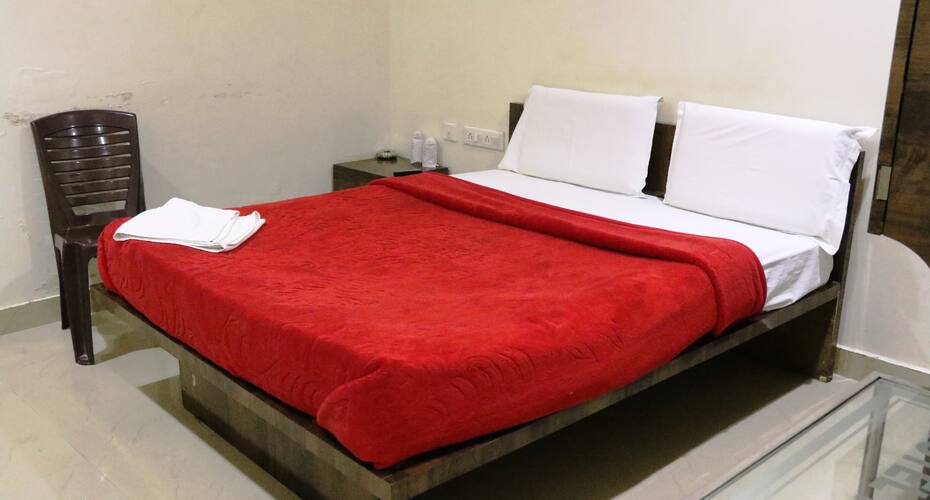 Hotel R S, Nagpur 4